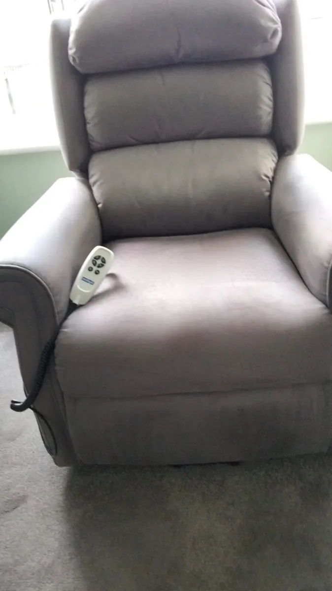 Recycling arm chair - Image 1