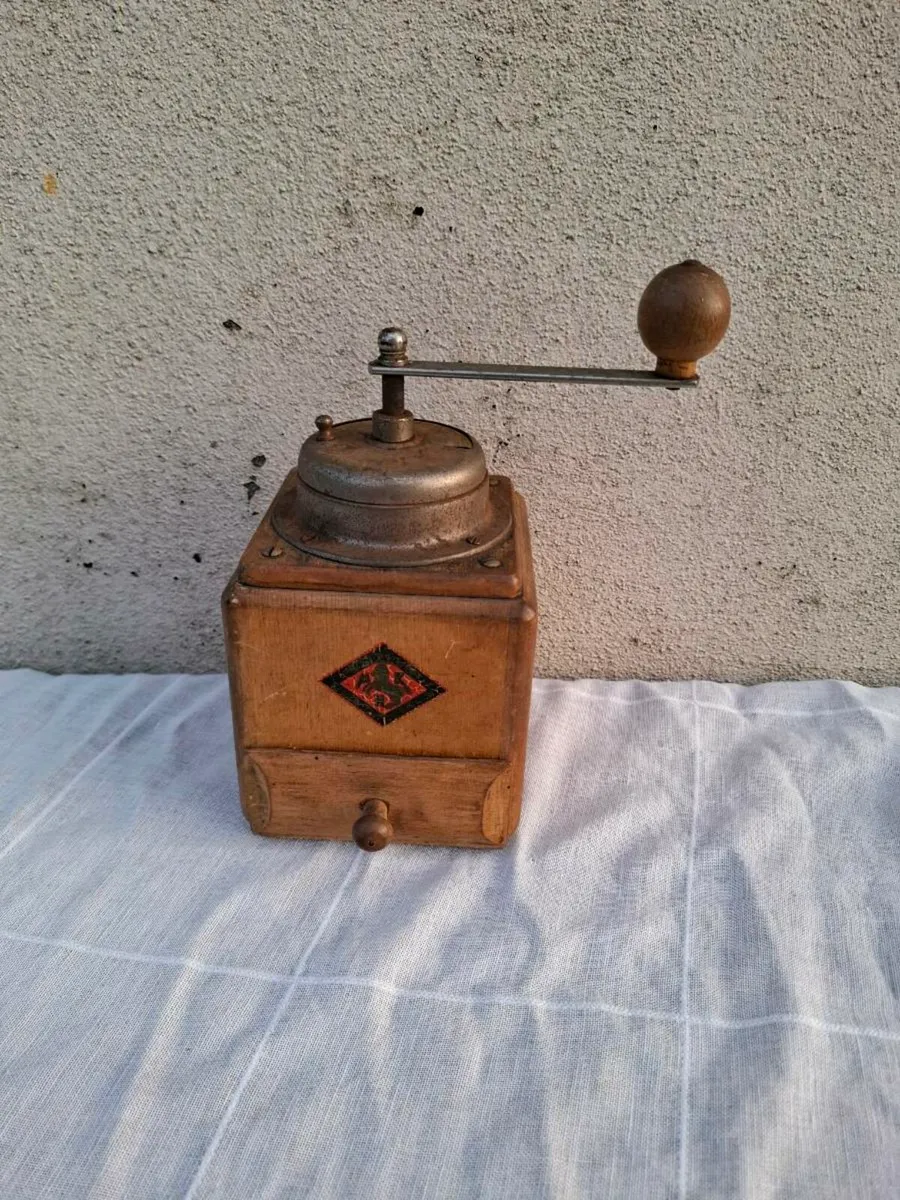Manual coffee grinder postage possible