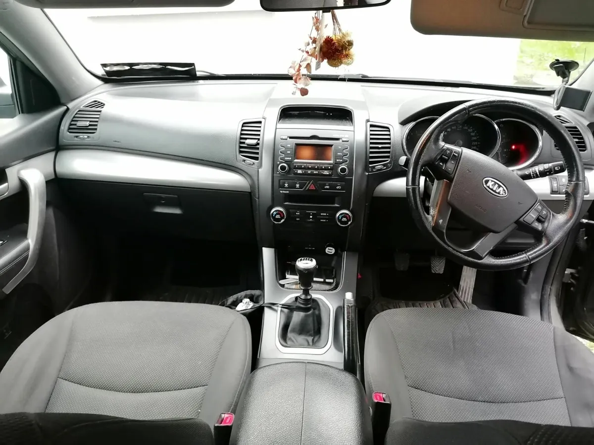 Kia Sorento 2010 - Image 4