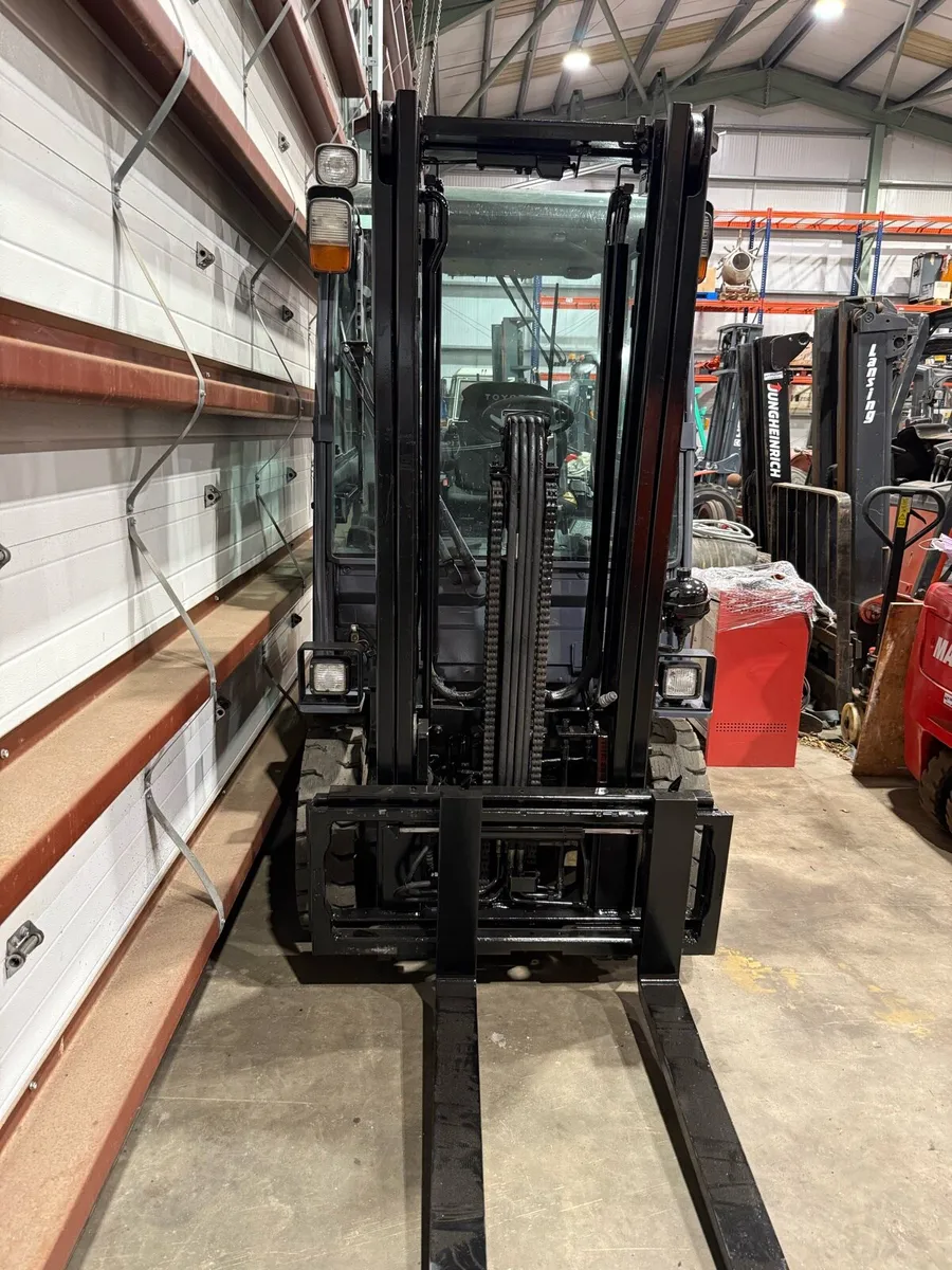 Forklift - Image 2