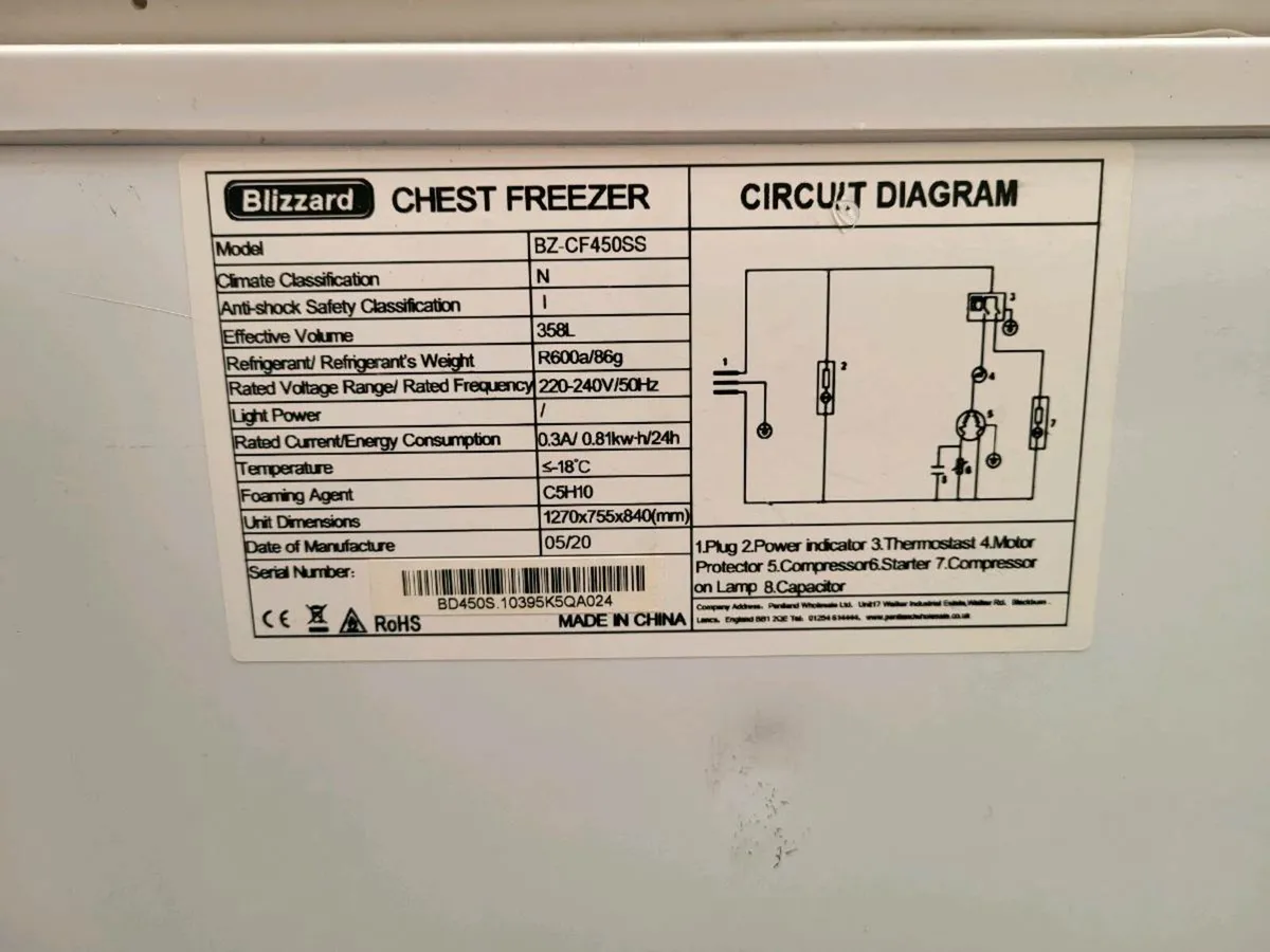 Chest freezer. 
4ft x 2ft x  2.6 ft 
White. - Image 2