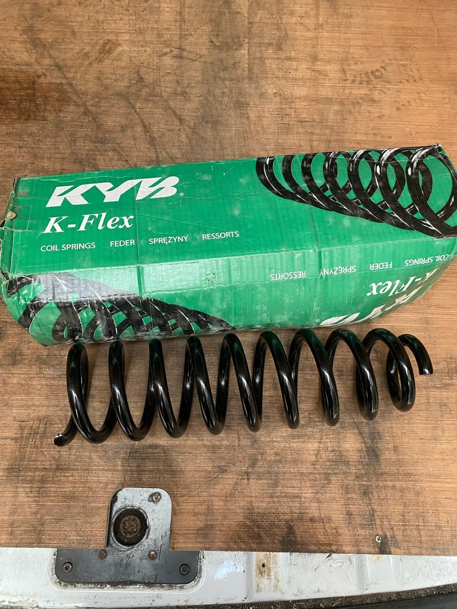 VW Touareg 3.0 coil spring - Image 2