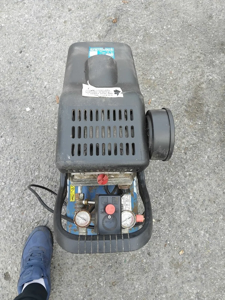 Air compressor working perfectly priced - Image 4