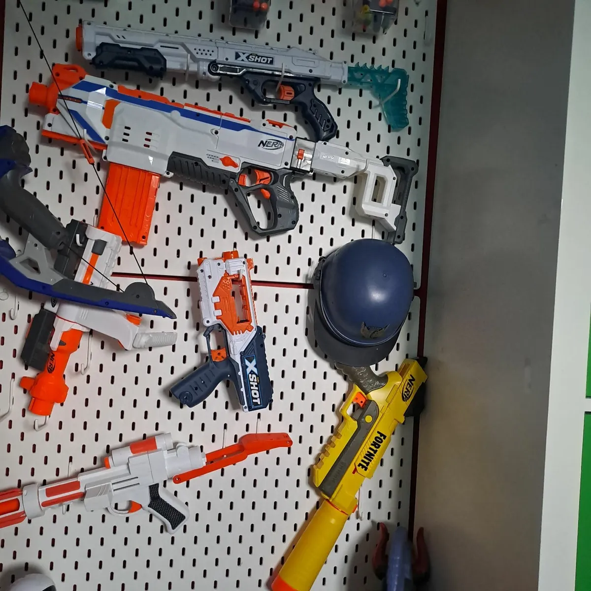 Nefr guns and equipment - Image 2