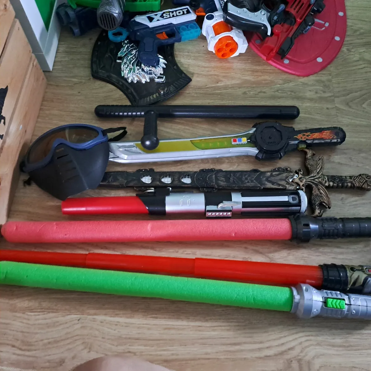 Nefr guns and equipment - Image 3