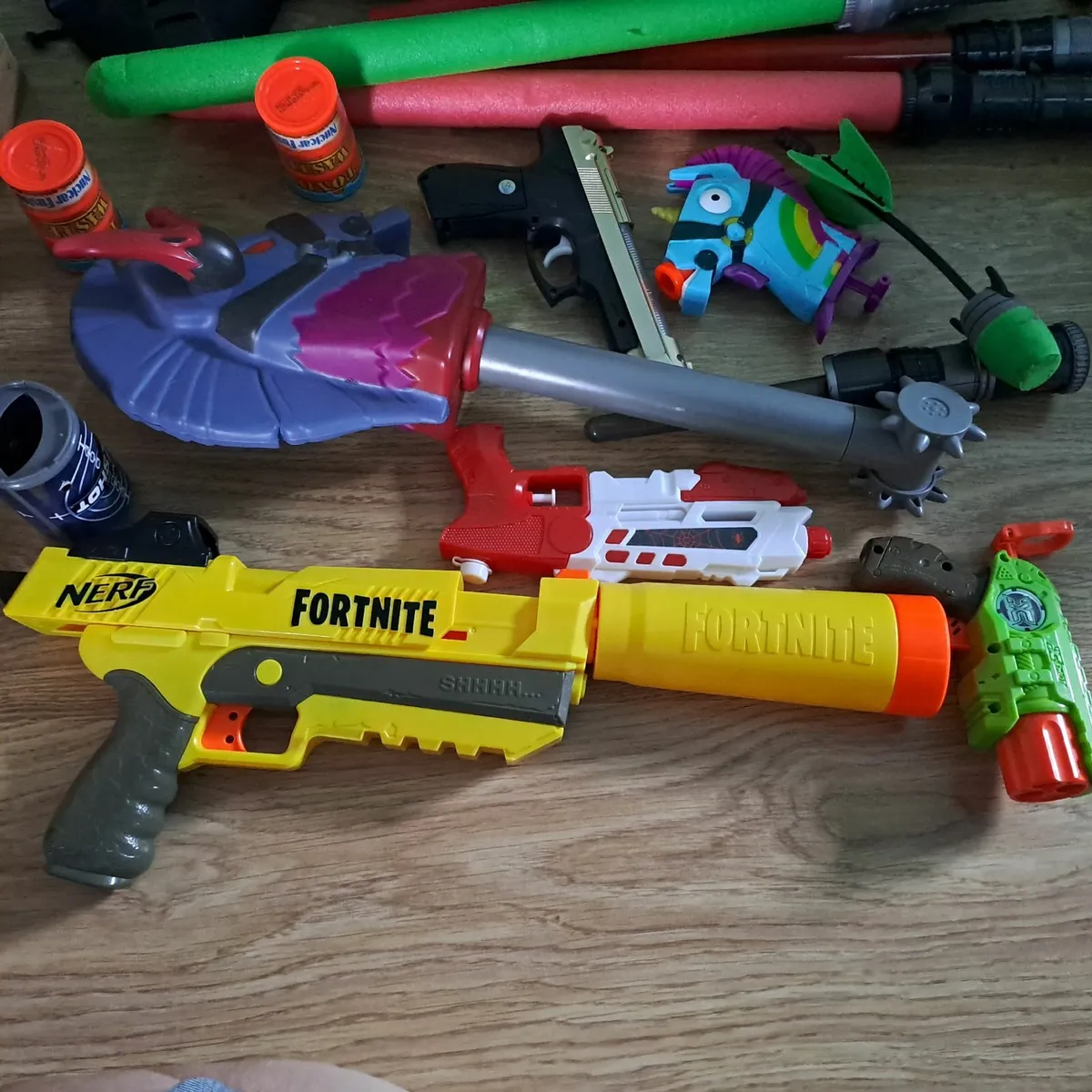 Nefr guns and equipment - Image 4