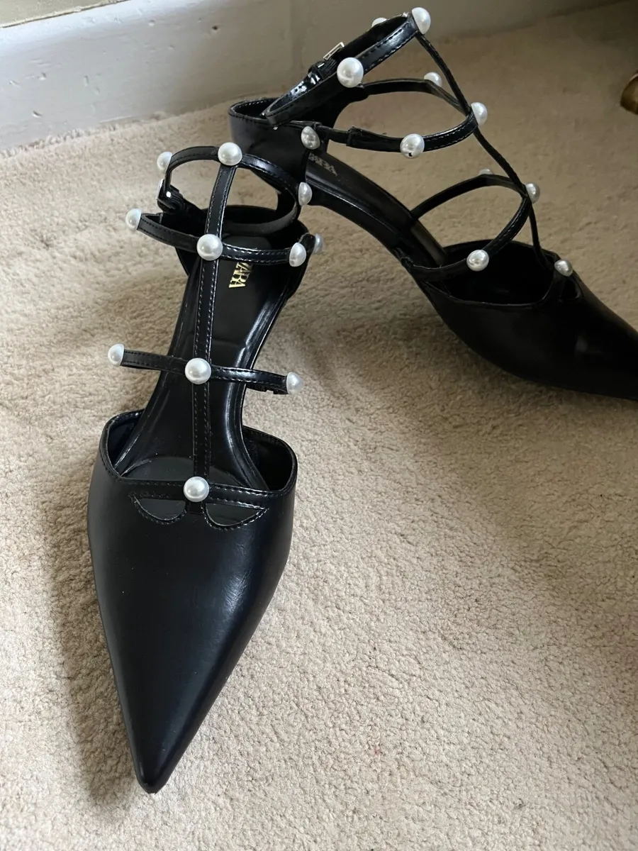 Gorgeous Zara kitten heal shoes - Image 1