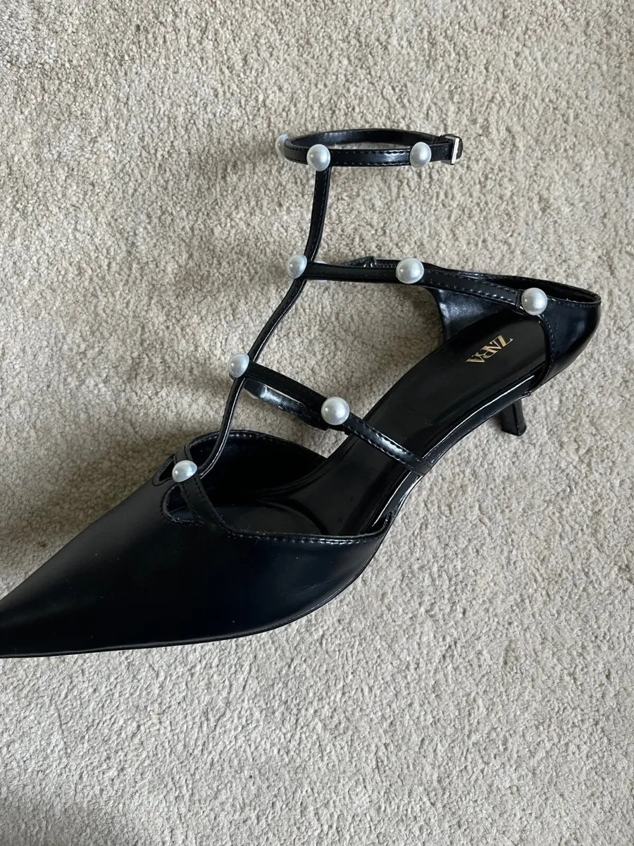 Gorgeous Zara kitten heal shoes - Image 4