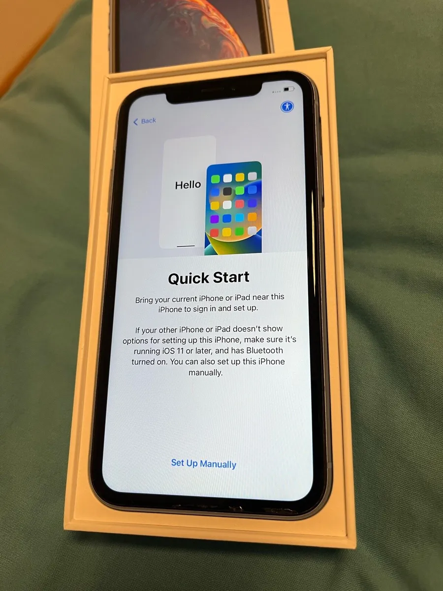 iPhone XR - Image 2