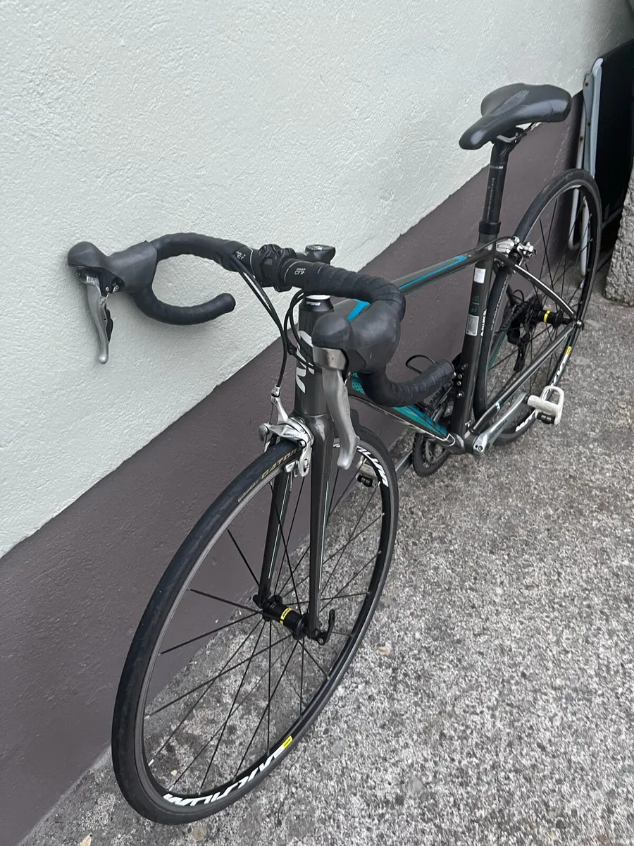 Giant Avail Women's  Road bike. - Image 2