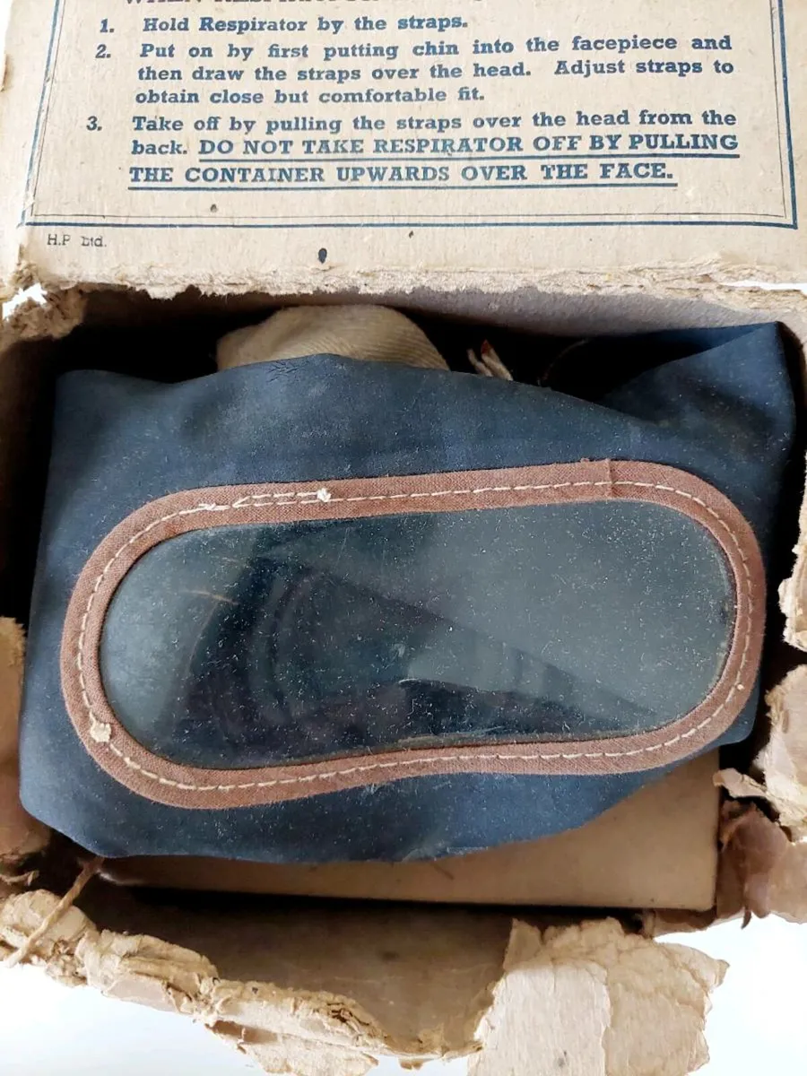 World War 2 Gas Mask - Image 2