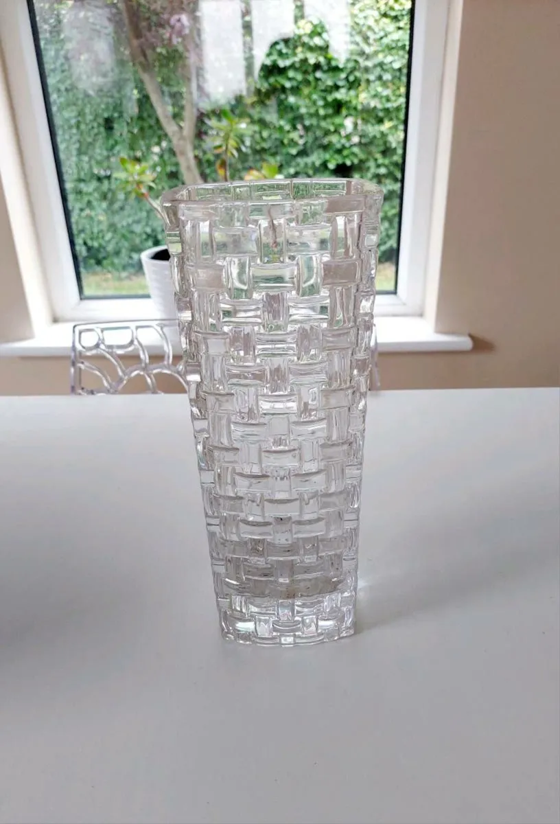 Crystal glass vase - Image 1