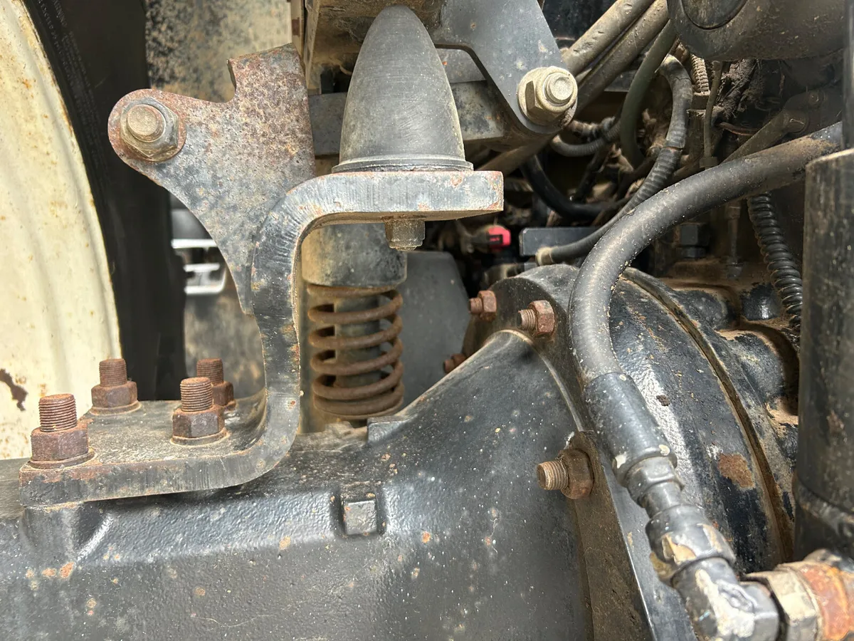 2004 New Holland TS135A - Image 3