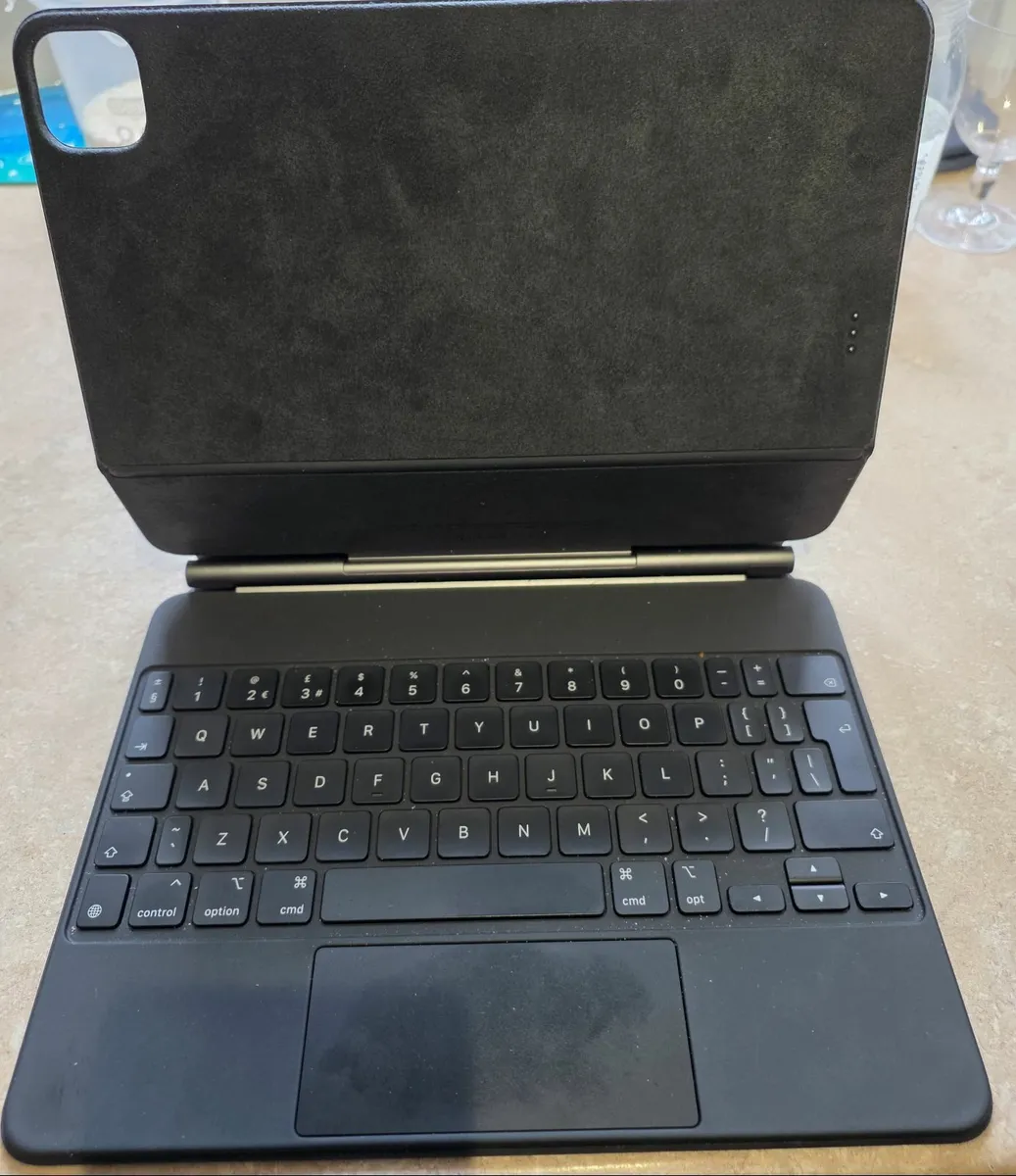 Magic Keyboard for iPad Air 11-inch (M2) - British - Image 2