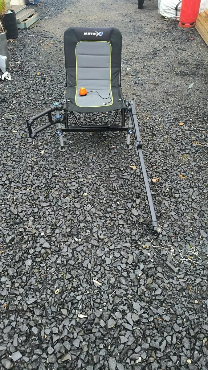 Fishing chair with accessories - Image 2