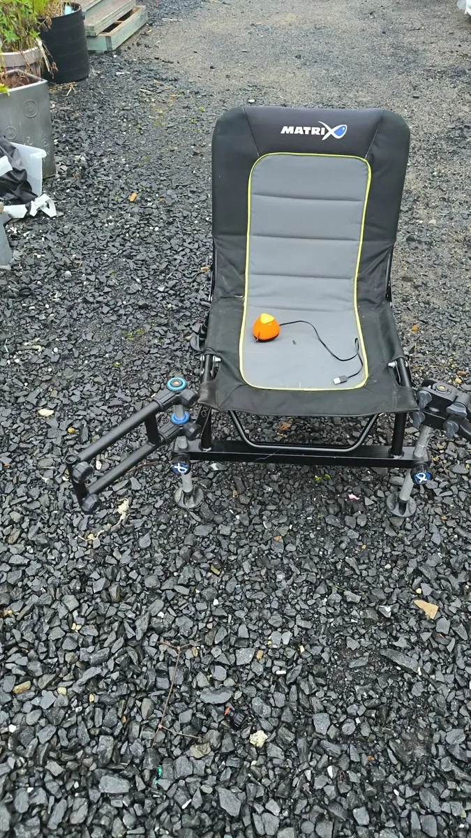 Fishing chair with accessories - Image 4