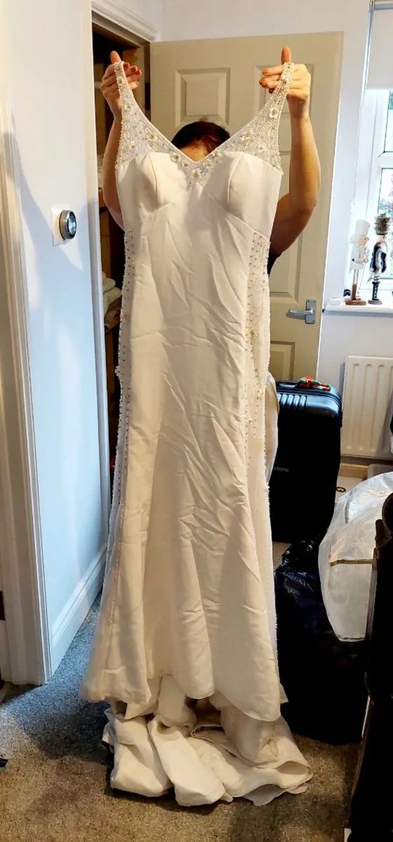 White wedding dress - Image 3