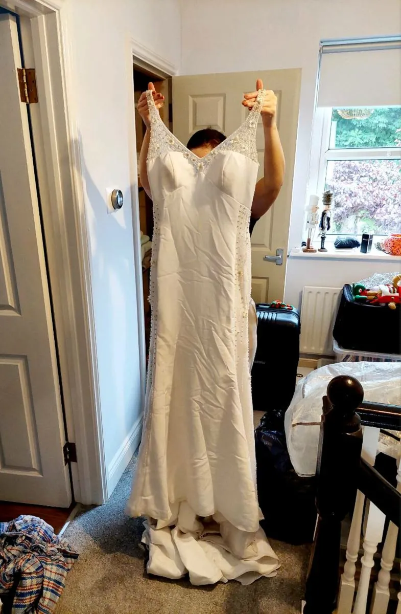 White wedding dress - Image 1
