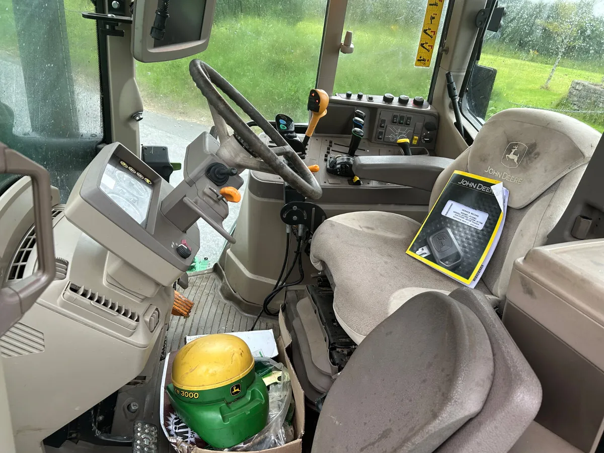 2016 John Deere 6-115M with MX Loader - Image 4