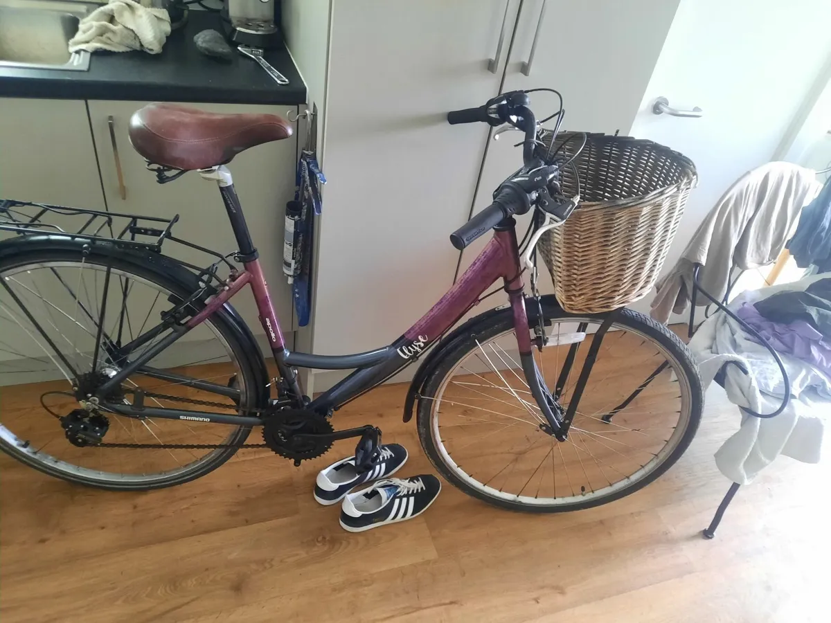 Ladies hybrid bike - Image 3