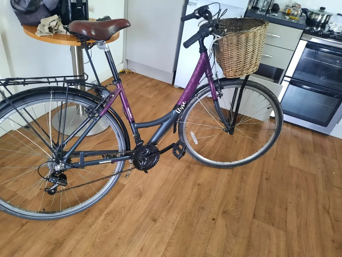 Ladies hybrid bike - Image 4