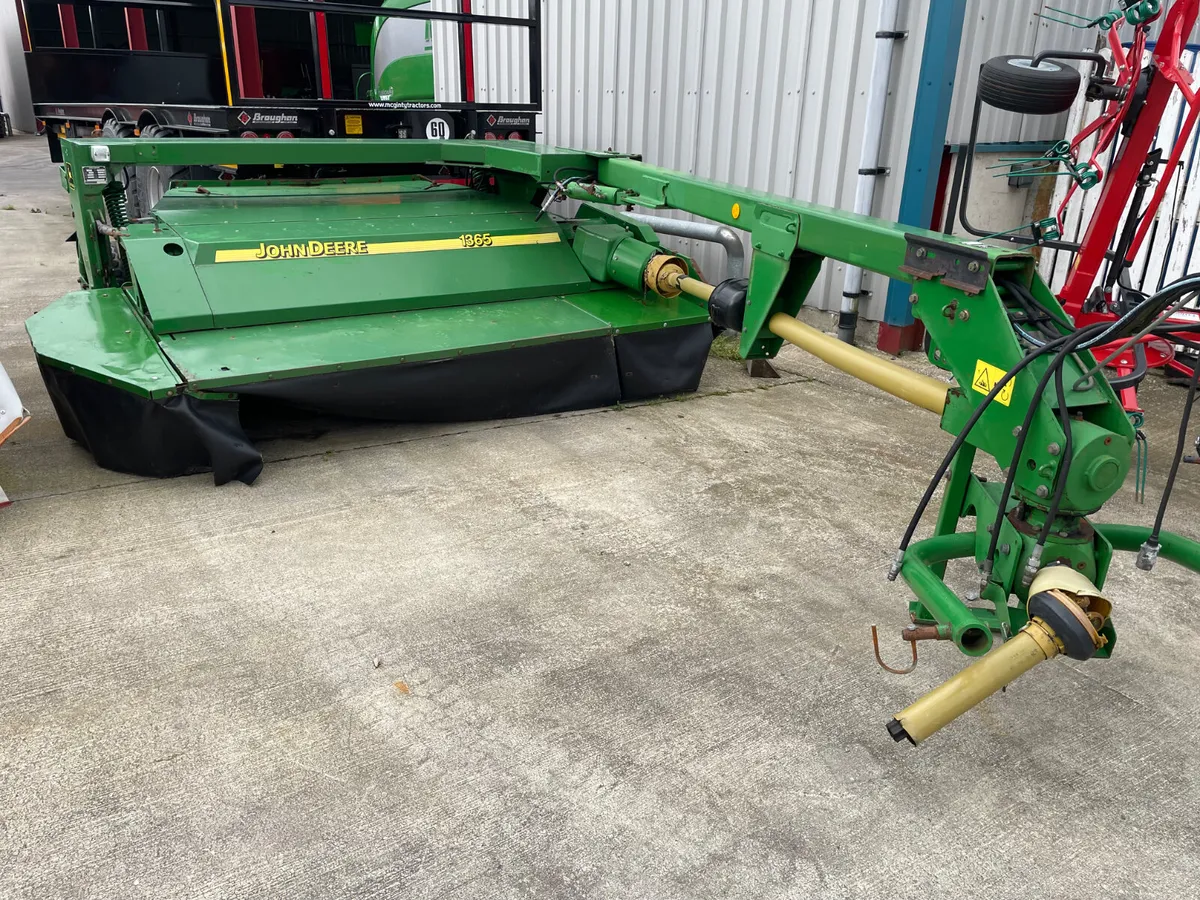 2004 John Deere 1365 Conditioner Mower - Image 1