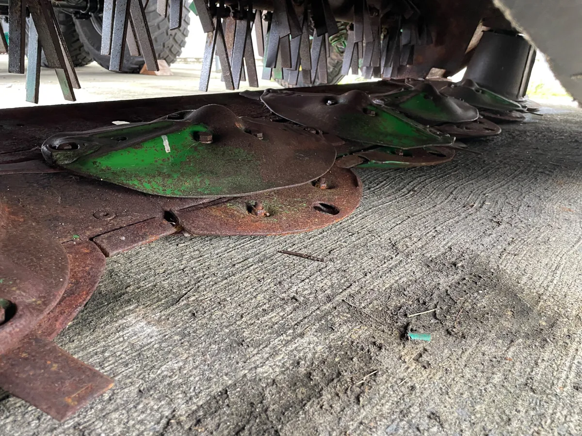2004 John Deere 1365 Conditioner Mower - Image 3