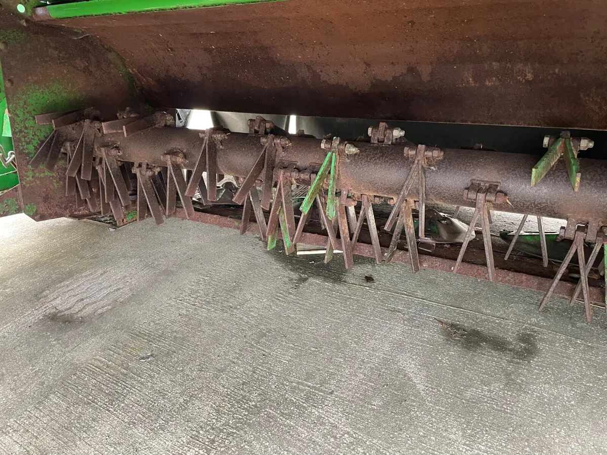 2004 John Deere 1365 Conditioner Mower - Image 4