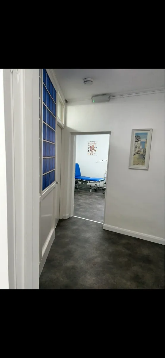 Treatment room to rent - Image 2