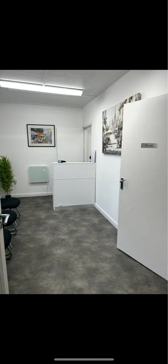 Treatment room to rent - Image 3