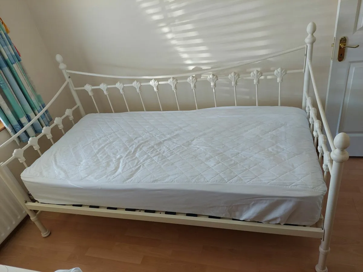 Guest (teen friends)Day Bed with underbed Trundle - Image 2