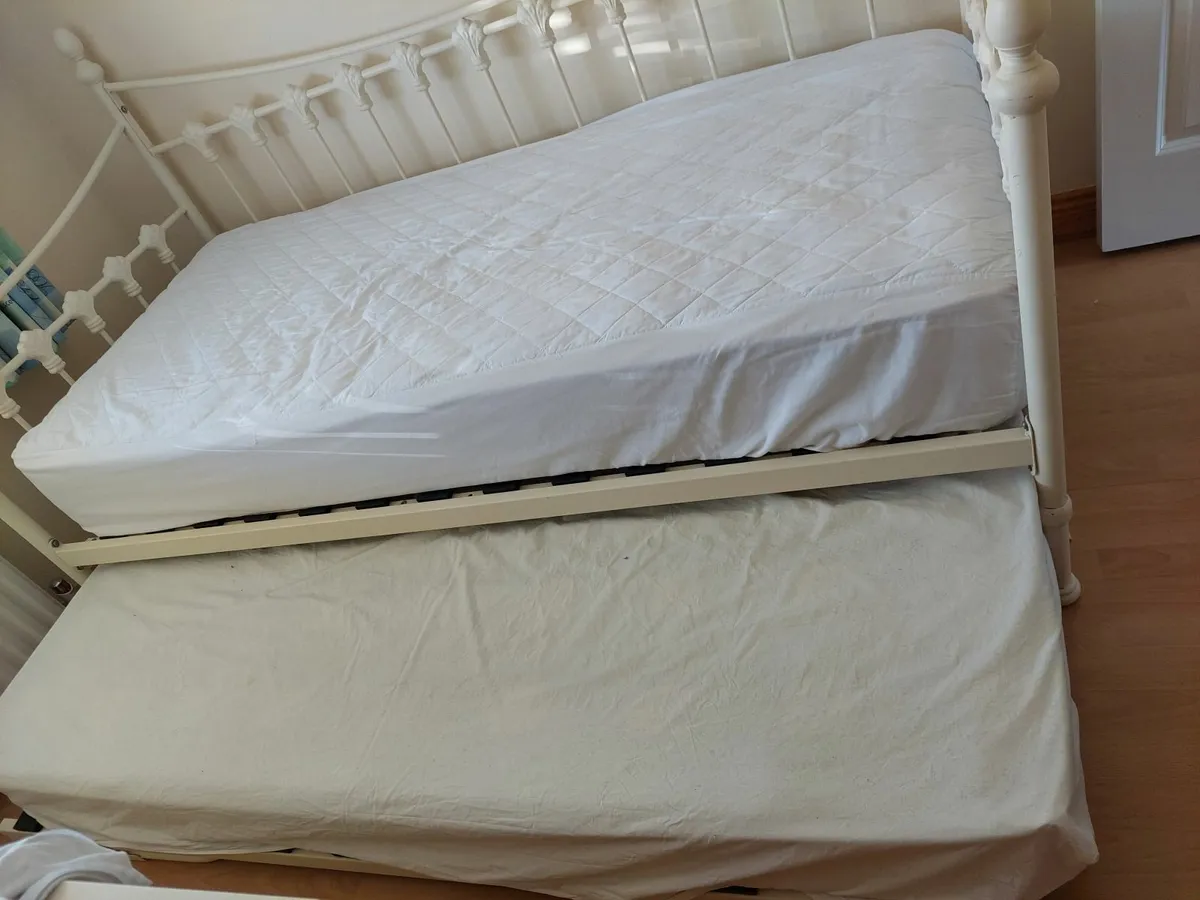 Guest (teen friends)Day Bed with underbed Trundle - Image 3
