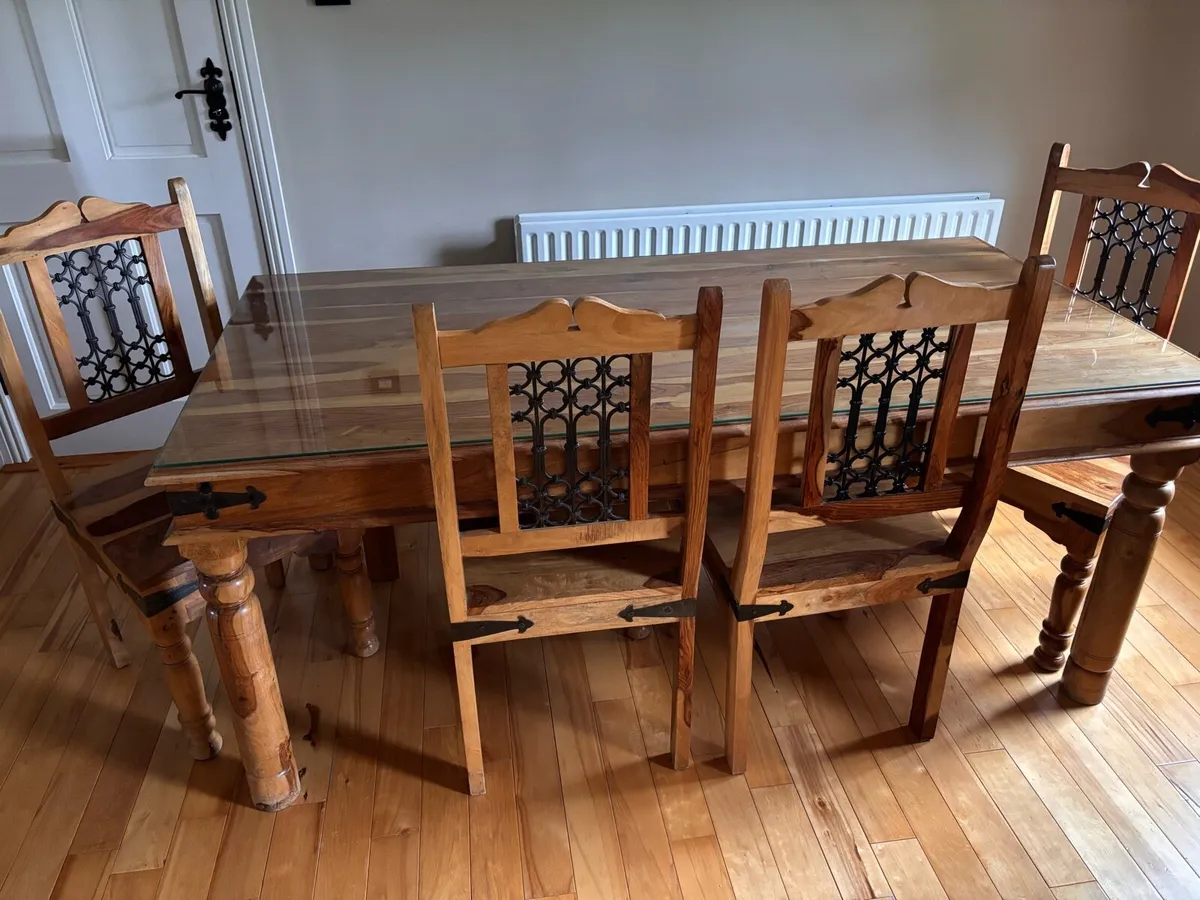 Solid oak table chairs and seat - Image 1