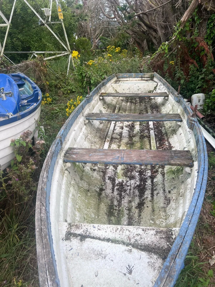17 Foot Fibreglass Fishing Boat - Image 1