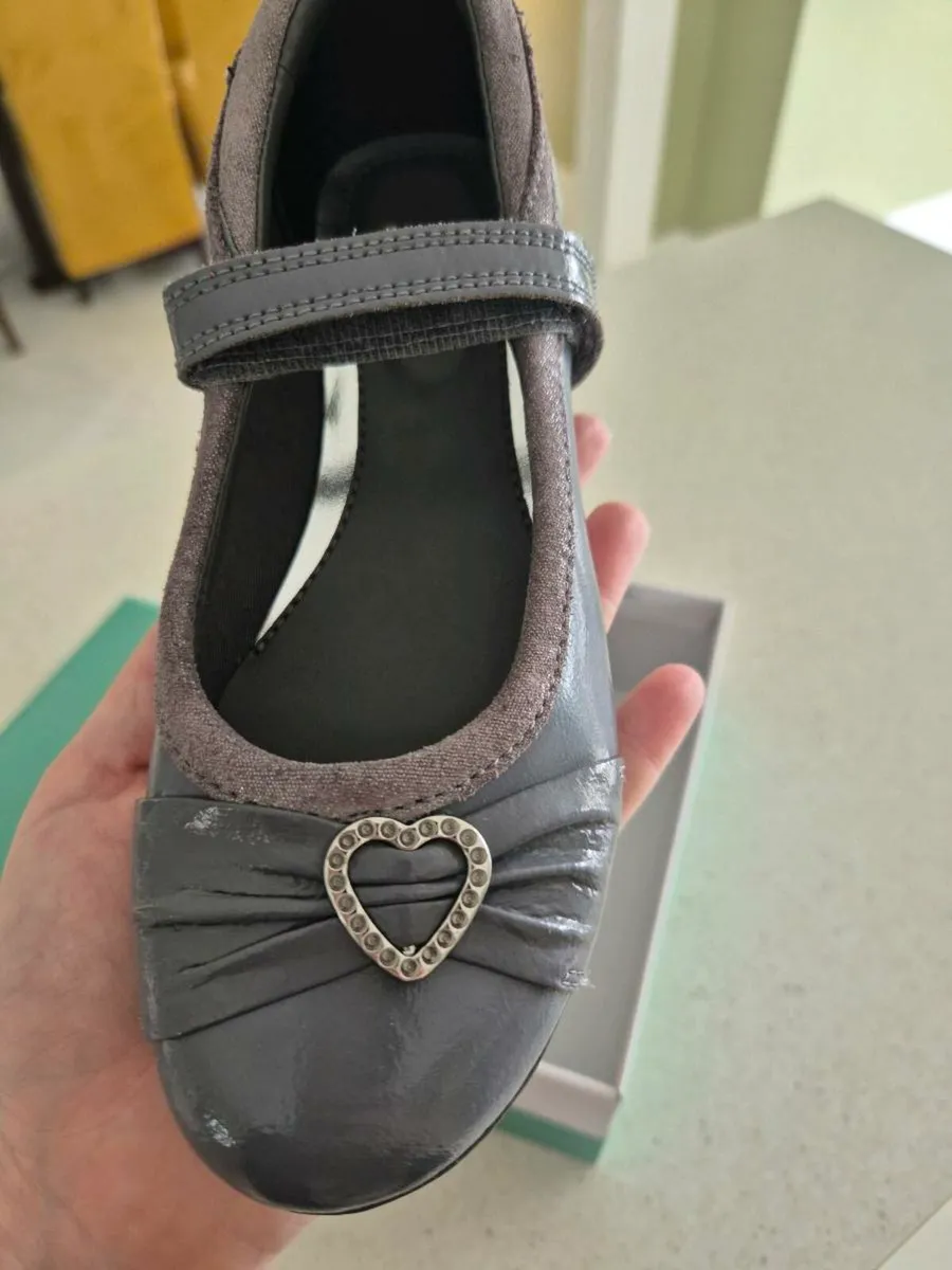 Clarks 12.5 uk kids shoes - Image 2