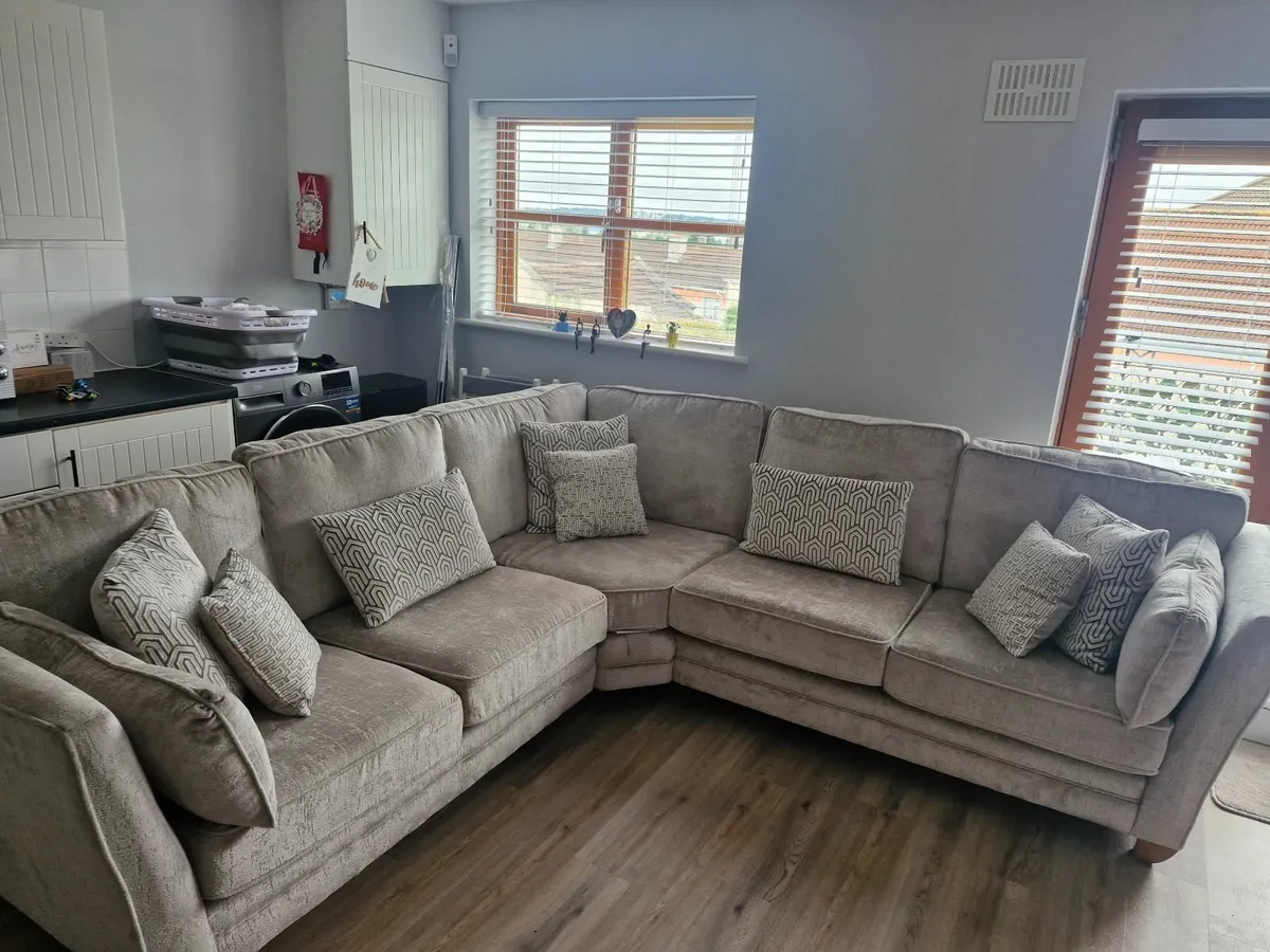 Corner sofa - Image 1