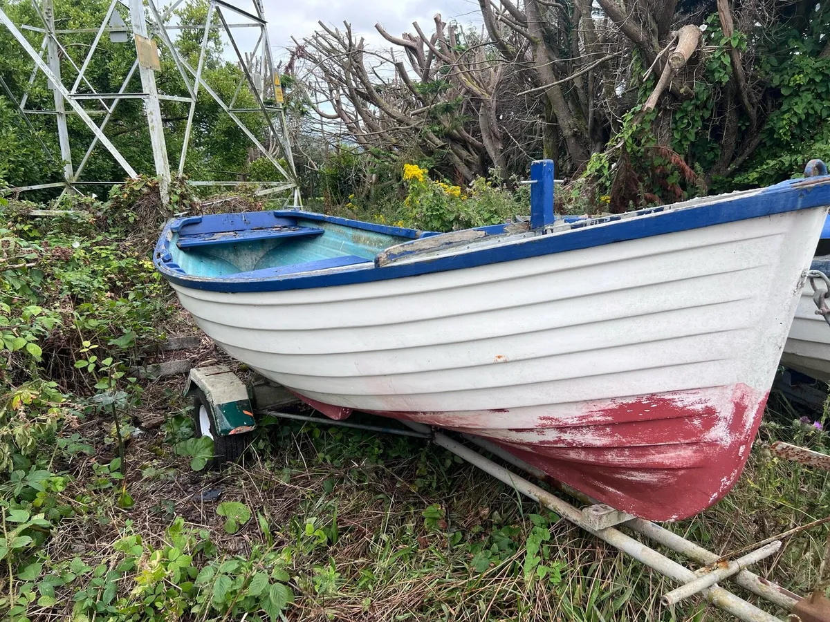 15 Foot Fibreglass Fishing Boat - Image 2