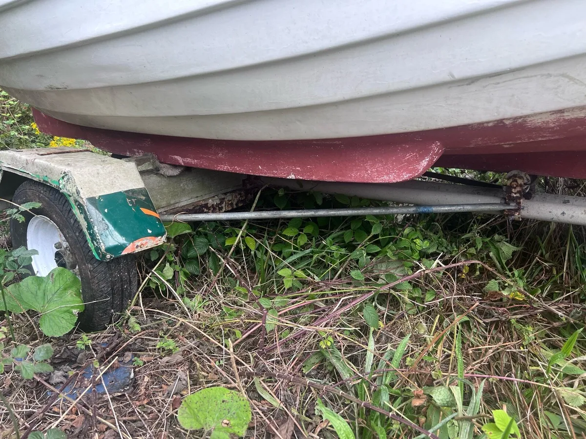 15 Foot Fibreglass Fishing Boat - Image 3