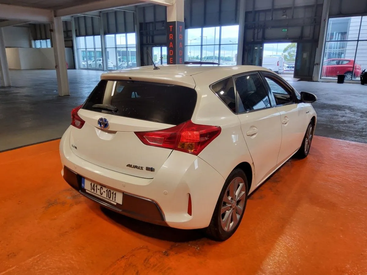 Toyota Auris Auris Hybrid Luxury - Image 2