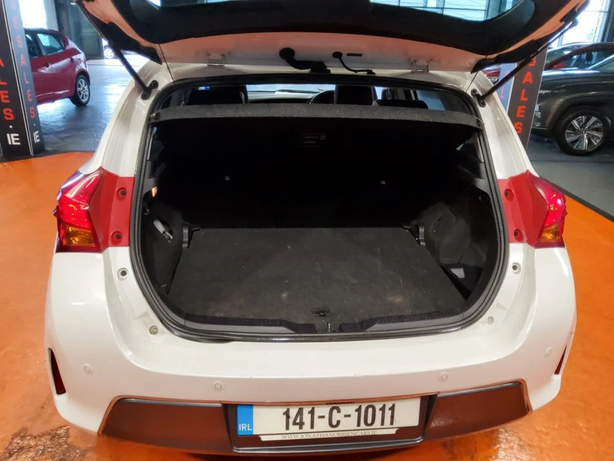 Toyota Auris Auris Hybrid Luxury - Image 3