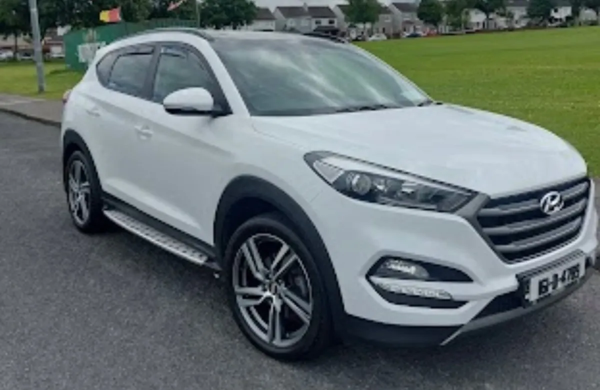 HYUNDAI TUSCON PREMIUM LOW KM /PANORAMIC ROOF - Image 2