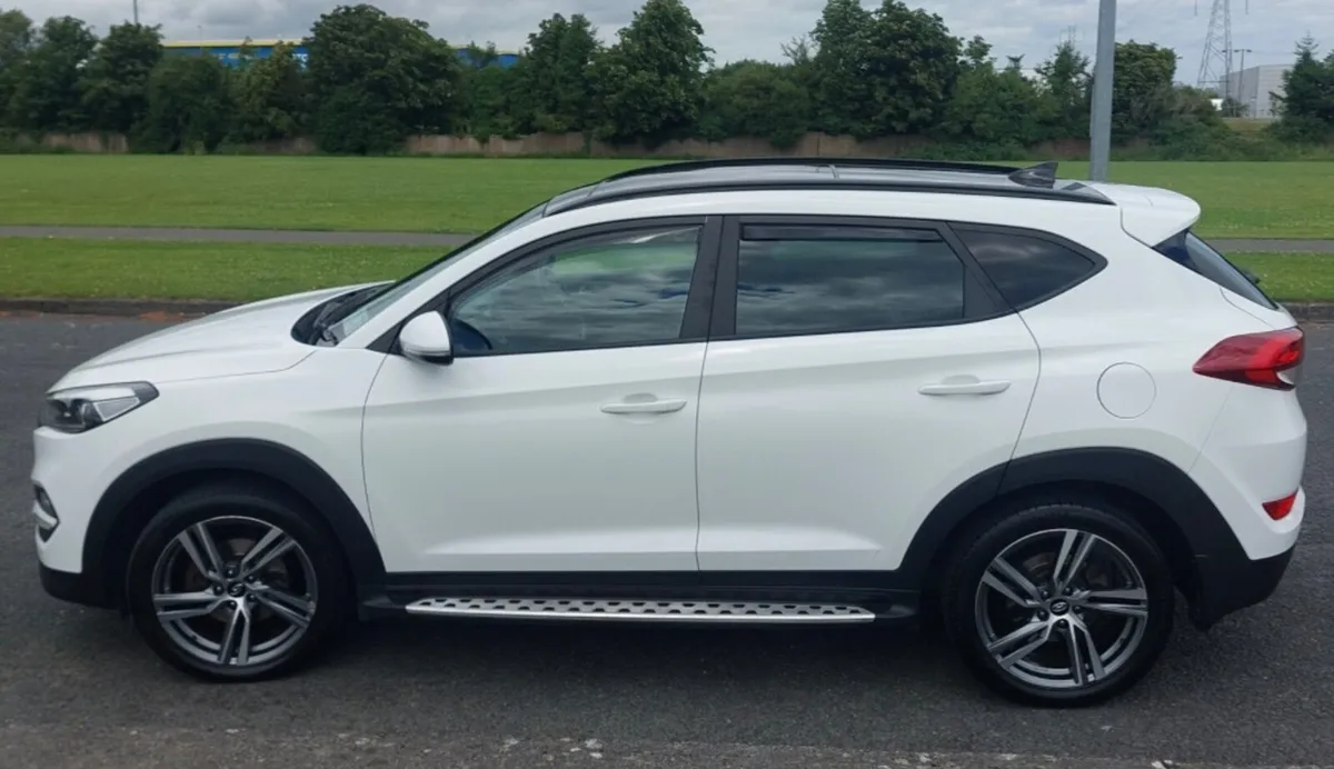 HYUNDAI TUSCON PREMIUM LOW KM /PANORAMIC ROOF - Image 4