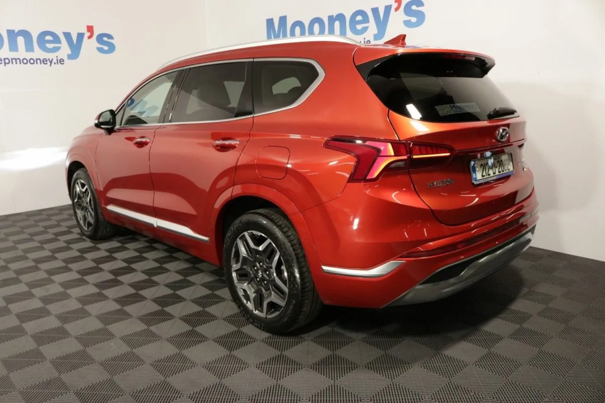 Hyundai Santa Fe Executive Plus Plug IN Hybrid 1. - Image 4