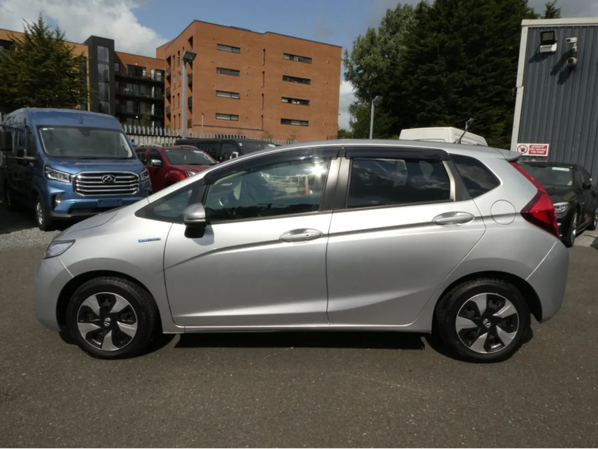 Honda Fit Hybrid - Image 2