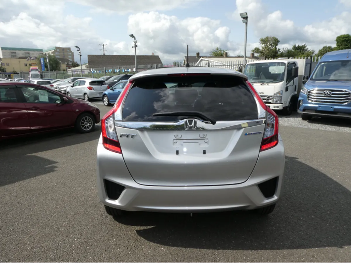 Honda Fit Hybrid - Image 4