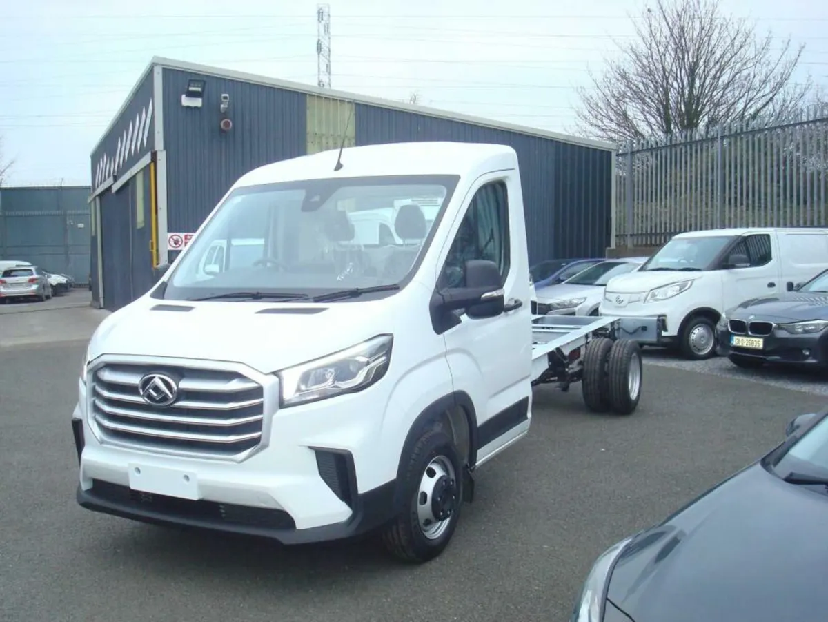 Maxus DELIVER 9 Chassis and Cab Twin Wheels - Image 4