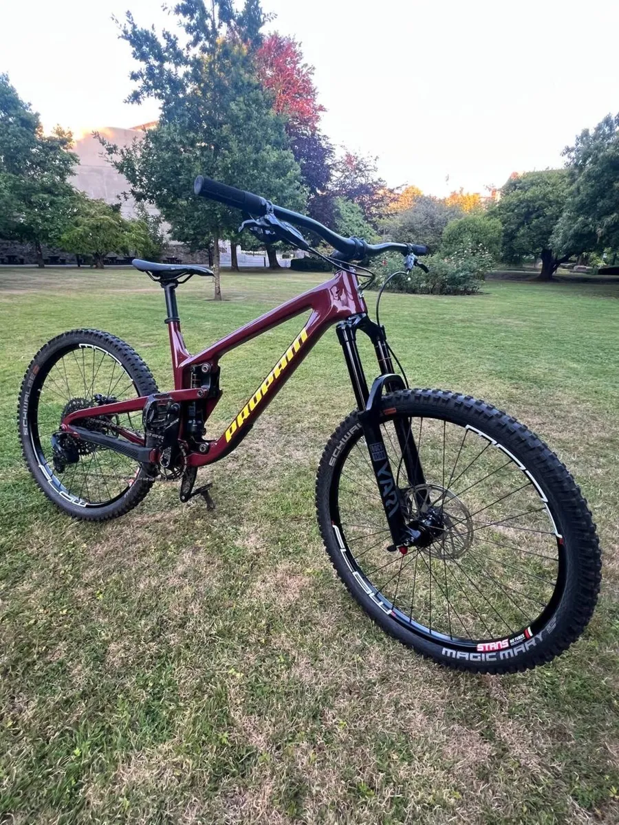 Mountain bike - Image 1