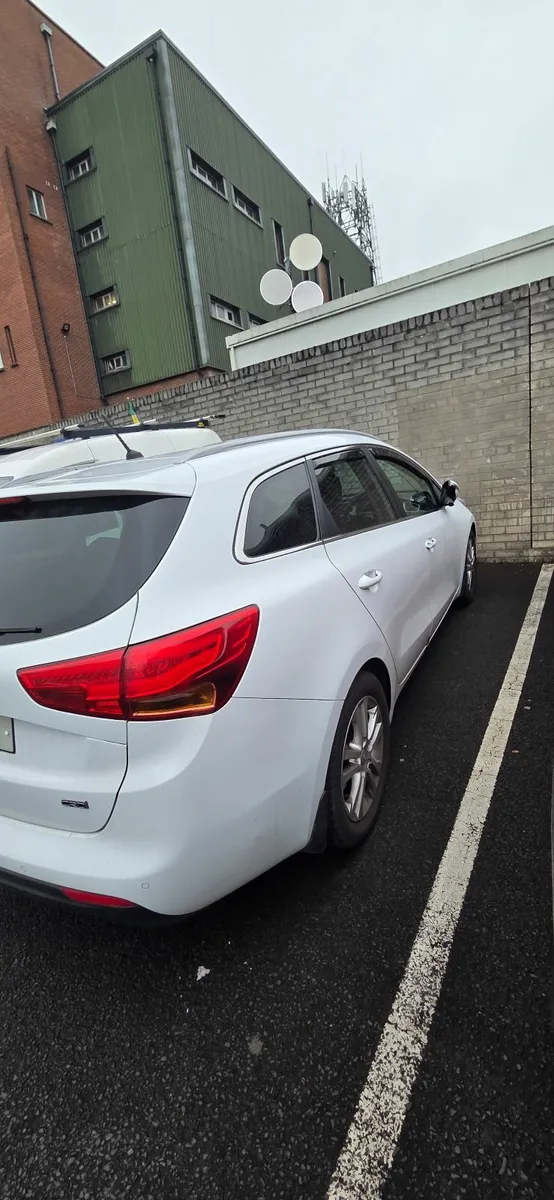 131 Kia Ceed estate 1.6 Crdi FRESH Nct 07/26 - Image 3