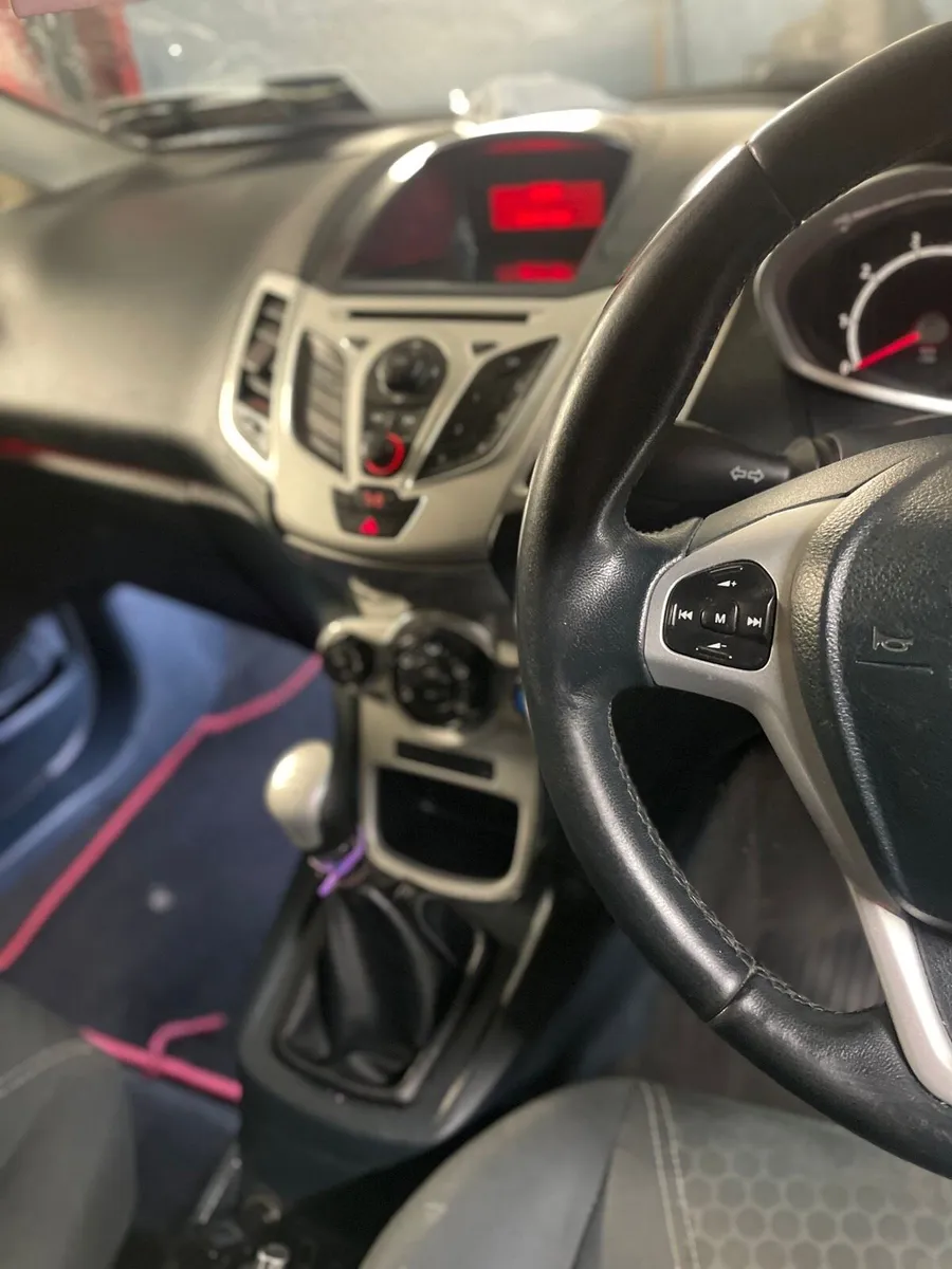 Ford fiesta - Image 2