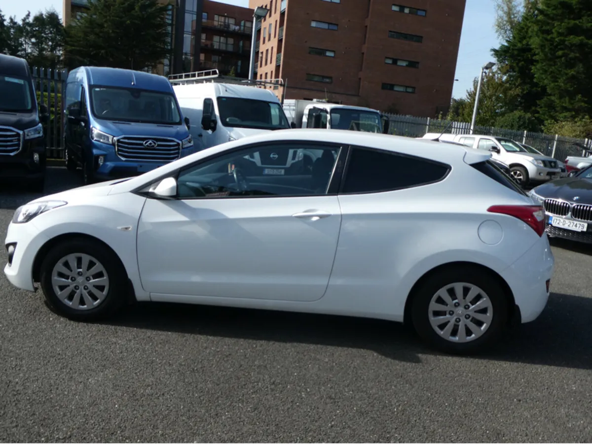 Hyundai i30 DOE 07/25 - Image 4